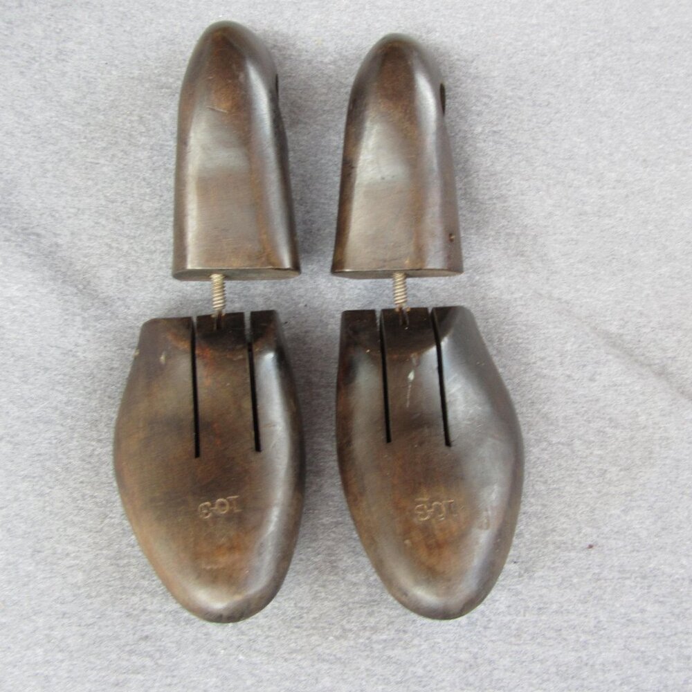 wood shoe trees vintage or antique walnut? 10-3 (w3118)